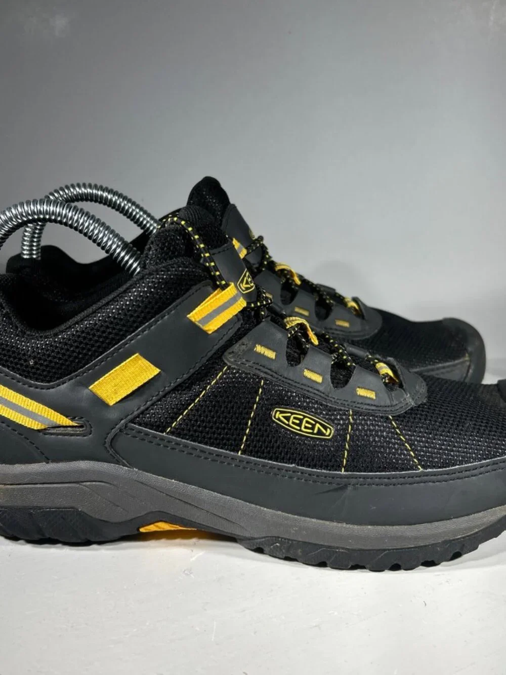Keen Targhee Low Hiking Shoes Youth Boys Size 4 Black Trail Sneakers Camping Kid